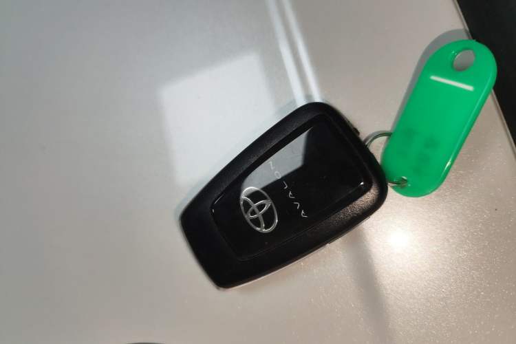 Used Toyota Avalon 2022 2.5L Luxury Edition Vehicle Key