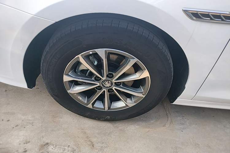 Used BYD Qin PLUS 2024 HONOR Edition DM-i 55KM Leading Model Left Front Wheel Hub