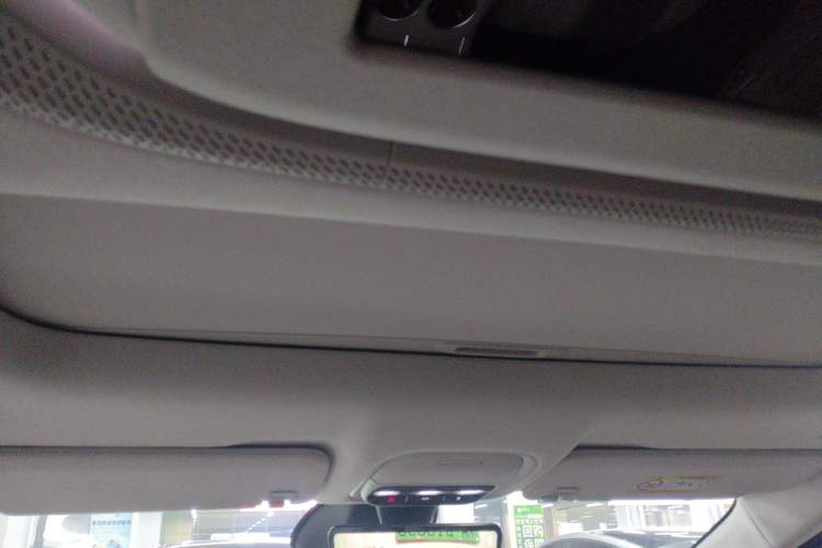 Used XPeng X9 2025 740 Ultra-Long Range Max Headliner