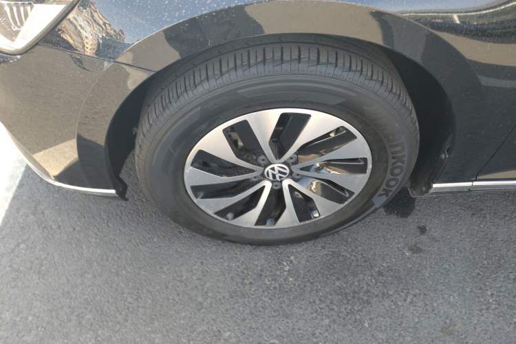 Used Volkswagen Magotan 2020 280TSI DSG Comfort Edition Left Front Wheel Hub