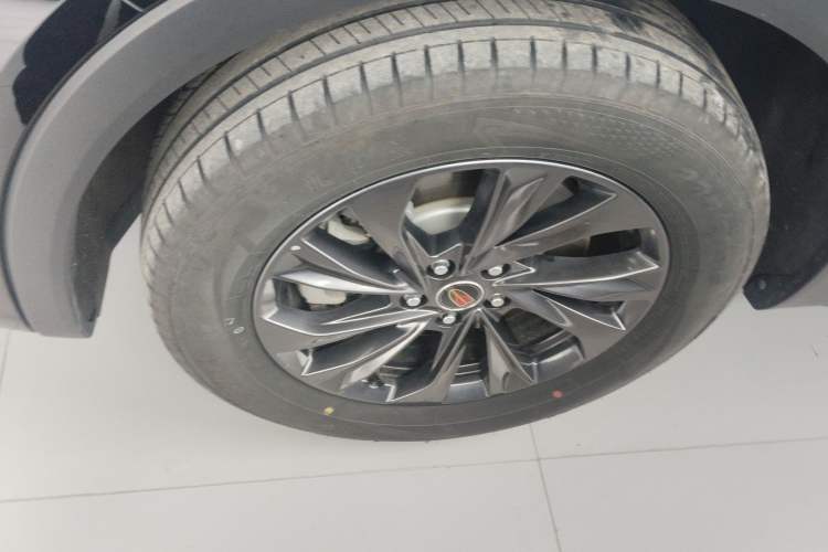 Used Hongqi HS5 2025 2.0T Two-Wheel Drive Flagship Pro Edition Left Front Wheel Hub