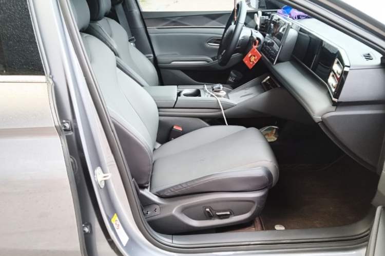 Used BYD Qin L 2025 DM-i Smart Drive 120KM Superior Model
