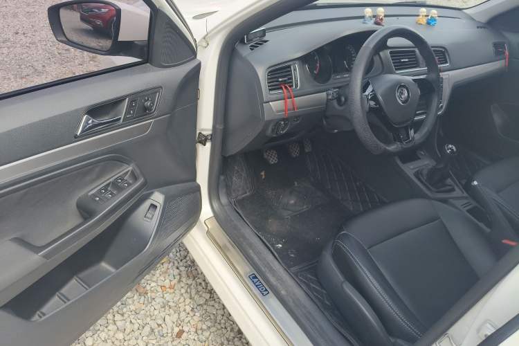 Used Volkswagen Lavida 2015 1.6L Manual Fashion Edition Driver Seat