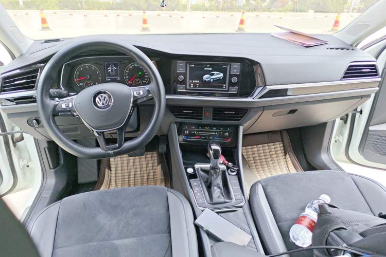 Used Volkswagen Sagitar 2019 280TSI DSG Luxury Model China V Emission Standard Center Console