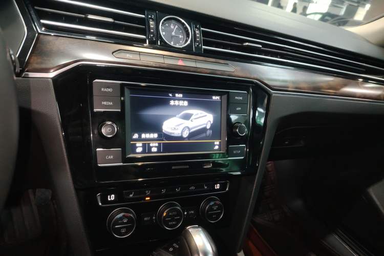 Used Volkswagen Magotan 2018 330TSI DSG Luxury Model Audio And AC Panel