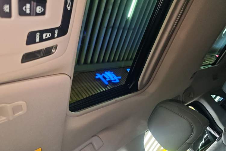 Used Toyota Granvia 2023 2.5L Hybrid Prestige PLUS Edition