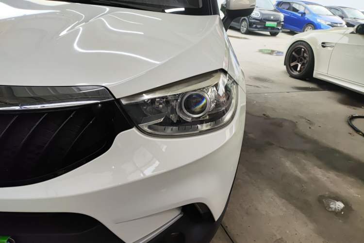 Used Brilliance V3 2016 1.5T Automatic Elite Model Left Front Headlight