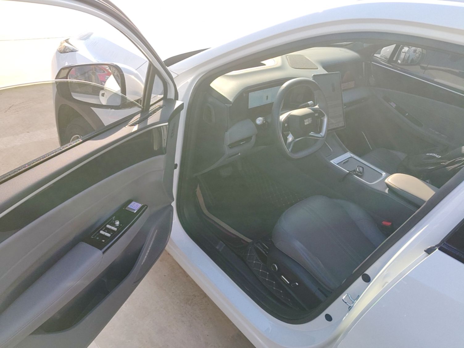 Geely Galaxy L7 2025 EM-i 115km Exploration+ Edition — снимка 18