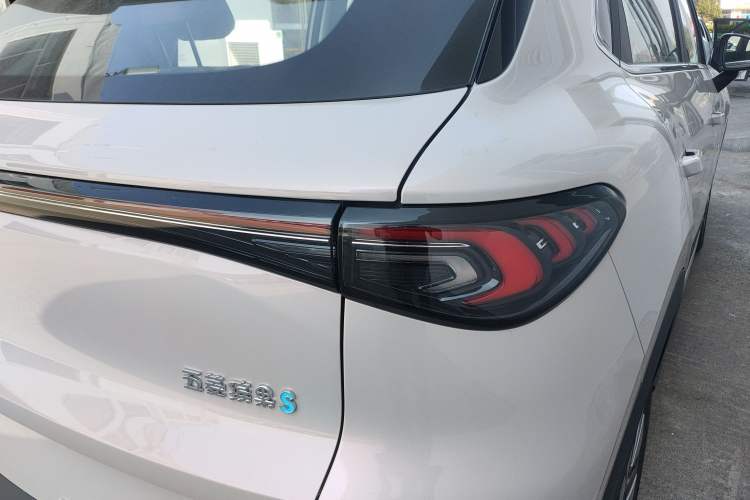 Used Wuling Bingo S 2025 Model 325km Deluxe Edition Right Rear Taillight