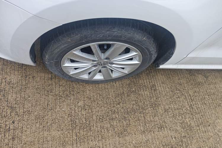 Used Volkswagen Polo 2014 1.6L Automatic Comfort Edition Left Front Wheel Hub