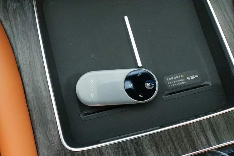 Used Hima AITO M9 2025 Extended-Range Ultra Version 52 kWh 6-Seater
