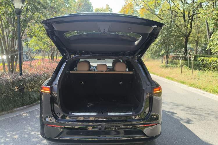 Used XPeng G9 2025 680 Ultra-Long Range All-Wheel Drive Max Trunk