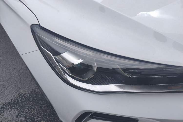 Used Geely Auto Emgrand 2023 4th Generation Champion Edition 1.5L CVT Prestige Model Right Front Headlight