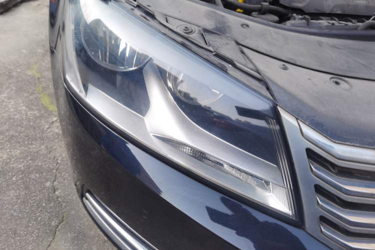 Used Volkswagen Magotan 2016 1.8TSI Smart Comfort Model Right Front Headlight