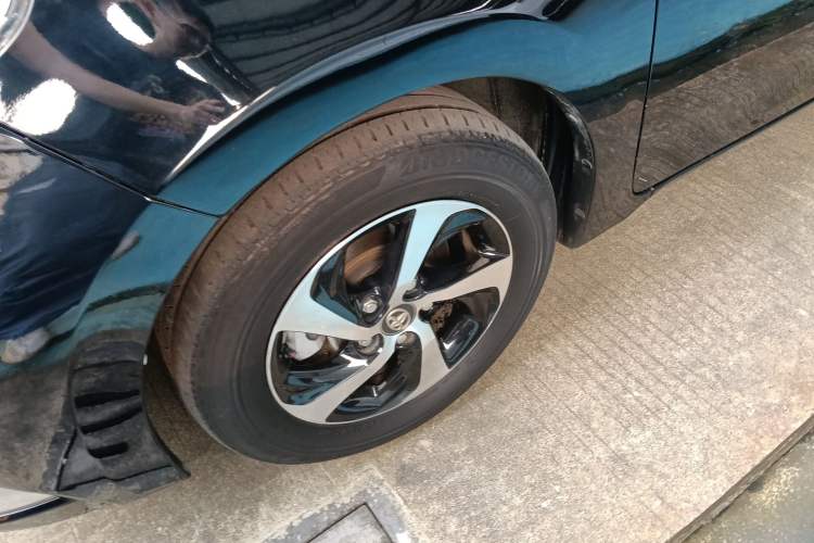 Used Toyota Levin 2017 Revised Dual-Engine 1.8H GS E-CVT Elite Sunroof Version China V Standard Left Front Wheel Hub