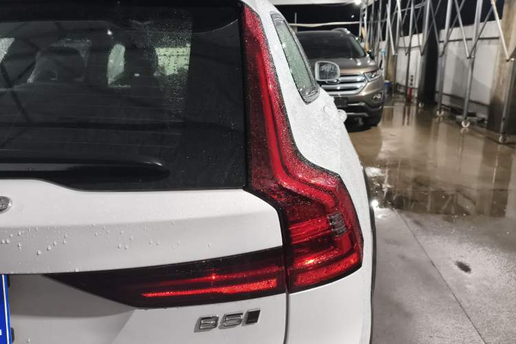 Used Volvo V90 2024 Cross Country B5 AWD Prestige Edition
