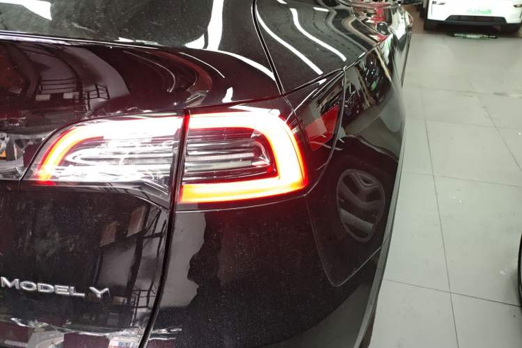 Used Tesla Model Y 2023 Rear-Wheel-Drive Version
