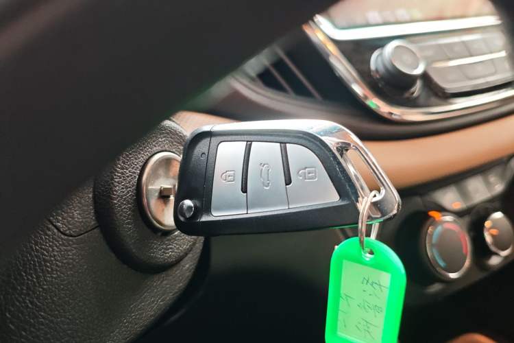 Used Chevrolet Monza 2022 320 Automatic Enjoyment Sunroof Version Vehicle Key