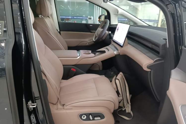 Used XPeng X9 2025 740 Ultra-Long Range Max Right Front Seat