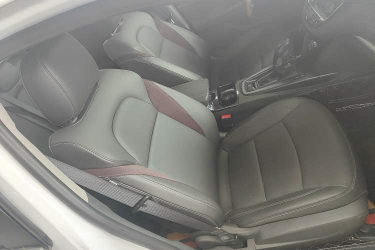 Used Chevrolet Malibu 2018 530T Automatic Luxury Edition Right Front Seat