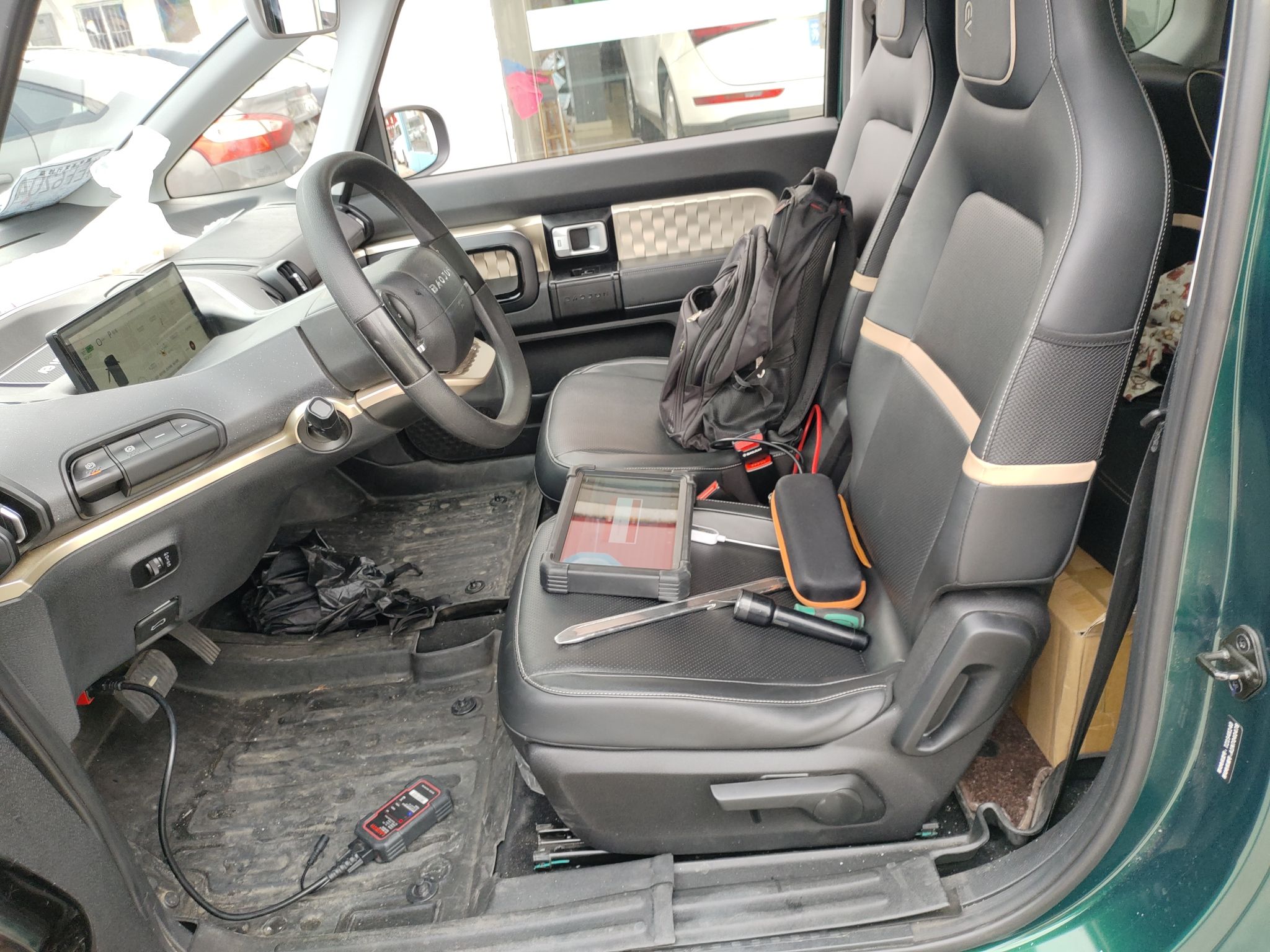 المقاعد الأمامية داخل السيارة