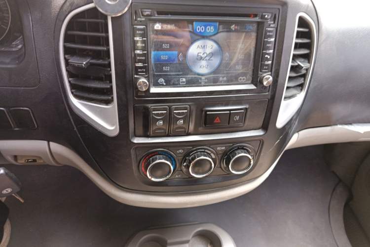 Used FORTHING Lingzhi 2015 V3 1.6L 7-Seater Standard Model Audio And AC Panel