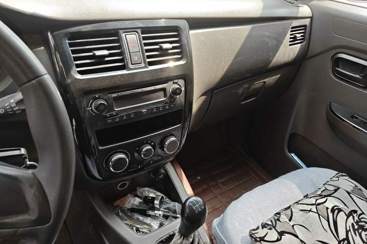 Used Wuling Rongguang V 2015 1.5L Standard Version Audio And AC Panel