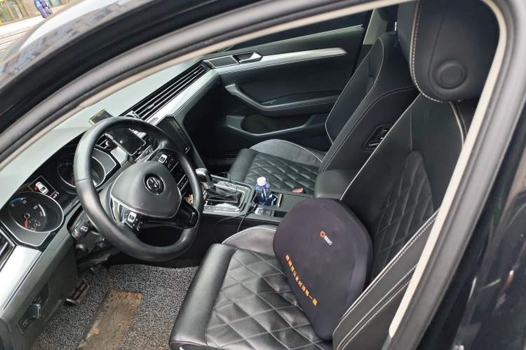 Used Volkswagen Magotan GTE Plug-in Hybrid 2020 GTE Prestige Model Left Front Seat