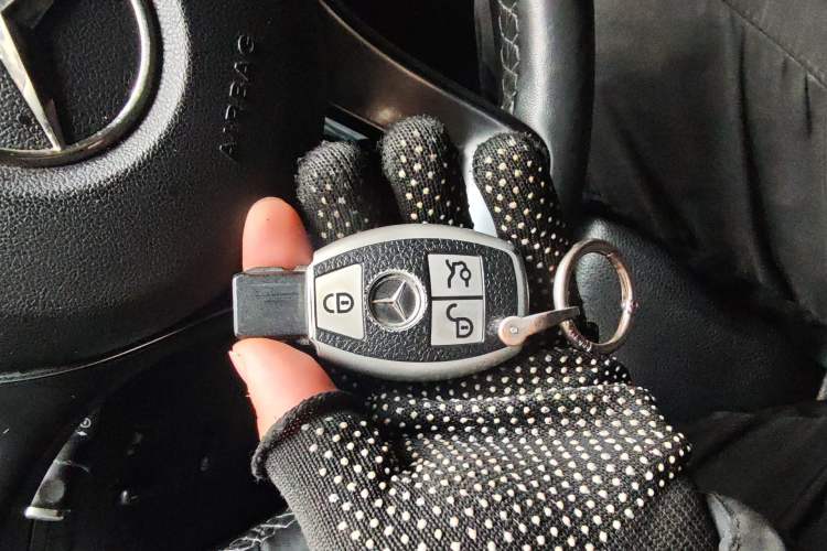 Used Mercedes-Benz Vito 2018 2.0T Business Version China V Emission Standard Vehicle Key