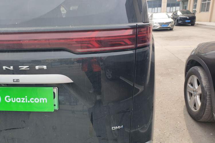 Used Denza D9 2024 DM-i 1050 Luxury Model
