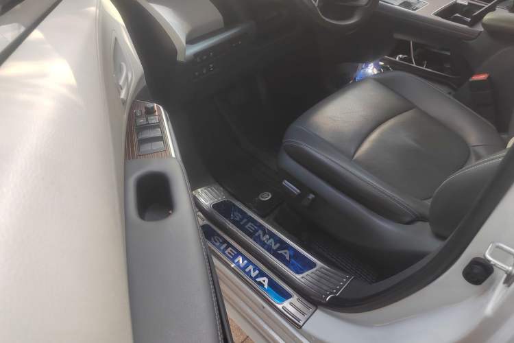 Used Toyota SIENNA 2023 2.5L Hybrid Comfort Edition Driver Seat