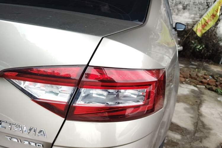 Used Skoda Octavia 2019 TSI230 DSG Smart & Comfort Edition China VI Standard
