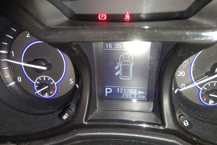 Used JMC Yusheng S350 2013 2.4T Automatic 2WD Diesel Ultra-Luxury 5-Seater