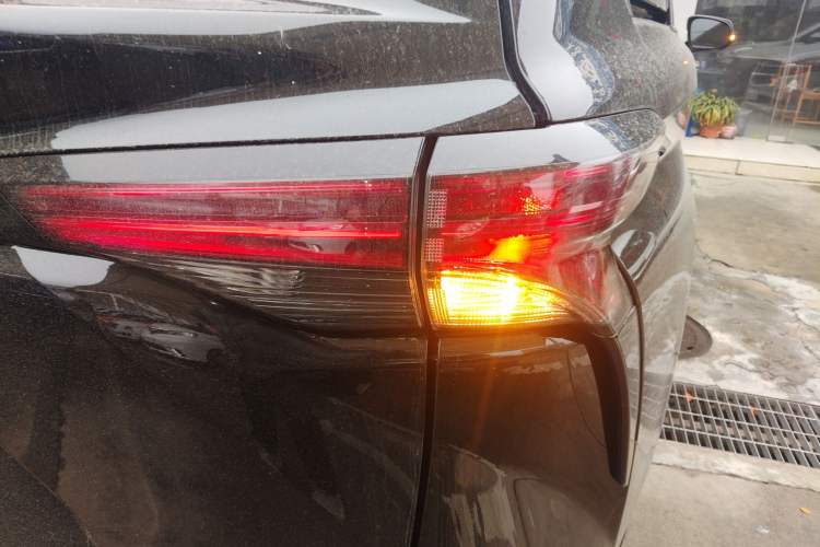 Used Toyota Granvia 2023 2.5L Hybrid Prestige PLUS Edition