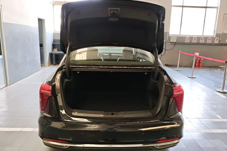 Used Hongqi H5 2024 1.5T DCT Smart Connect Flagship Edition Trunk