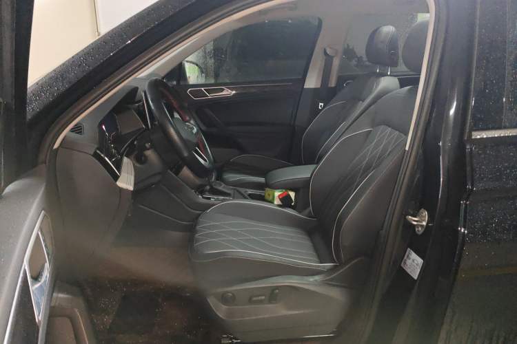 Used Volkswagen Tiguan L 2025 Model, Outstanding Version, 300TSI Automatic Two-Wheel Drive Longteng Edition