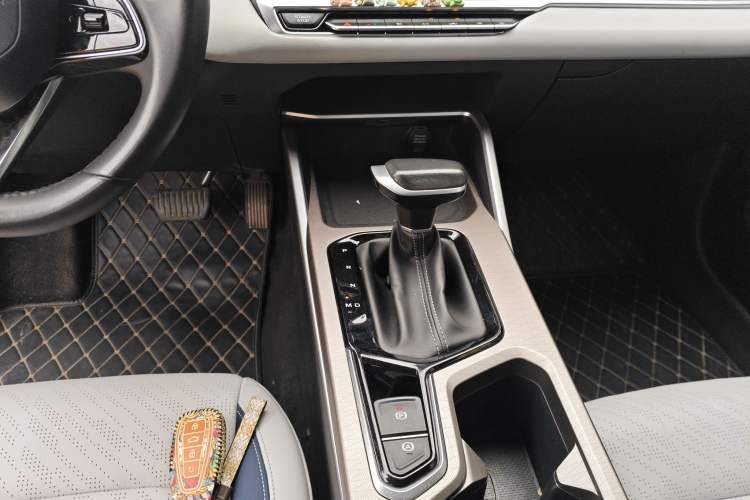 Used Geely Auto Emgrand 2022 4th Generation 1.5L CVT Flagship Model Gear Lever