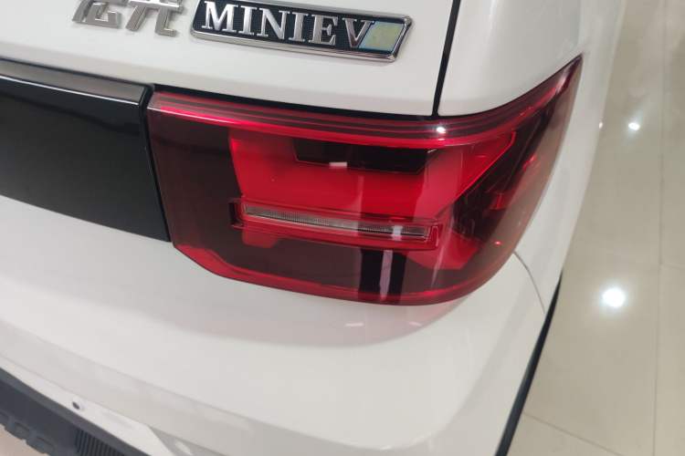Used Wuling Hongguang MINIEV 2022 GAMEBOY 300km Enthusiast Model with Lithium Iron Phosphate Right Rear Taillight