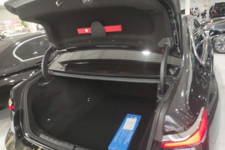 Used BMW 7 Series 2023 735Li M Sport Package Trunk