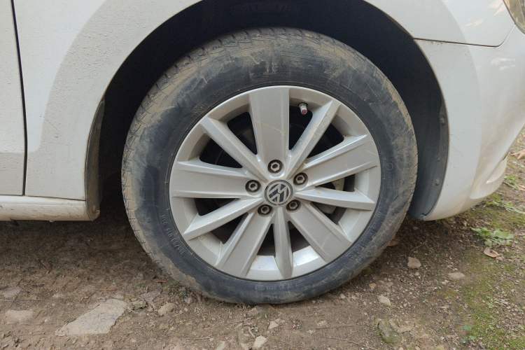 Used Volkswagen Jetta 2013 1.6L Manual Comfort Model Right Front Wheel Hub