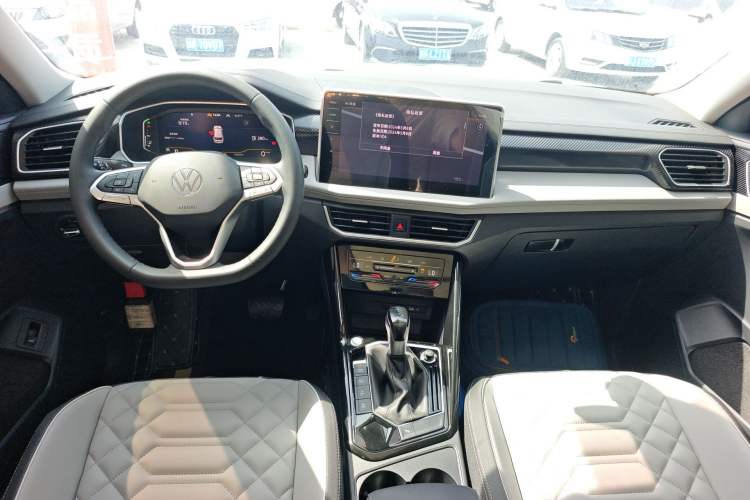 Used Volkswagen Tayron 2024 300TSI Two-Wheel-Drive Luxury Plus Advanced Version Center Console