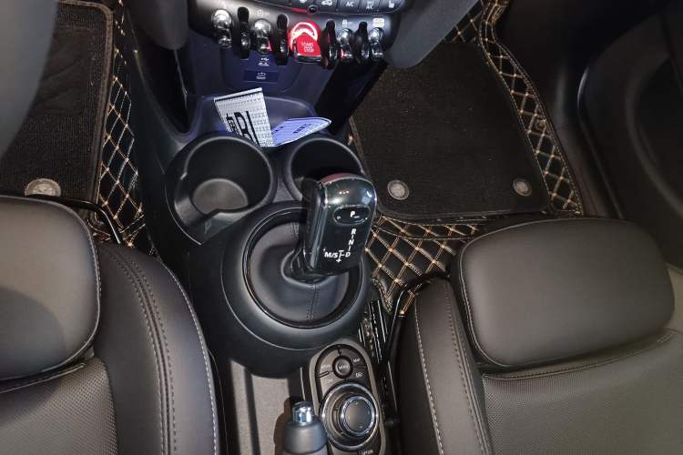 Used MINI MINI 2023 1.5T COOPER Artist Five-Door Edition