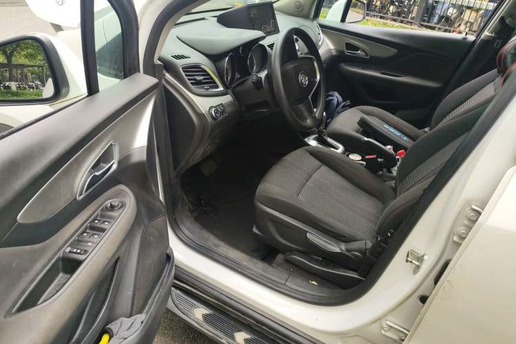 Used Buick Encore 2015 1.4T Automatic Two-Wheel Drive Urban Elite Version
