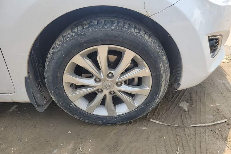 Used Hyundai Elantra (5th Generation / Langdong) 2016 1.6L Automatic Smart Version Right Front Wheel Hub