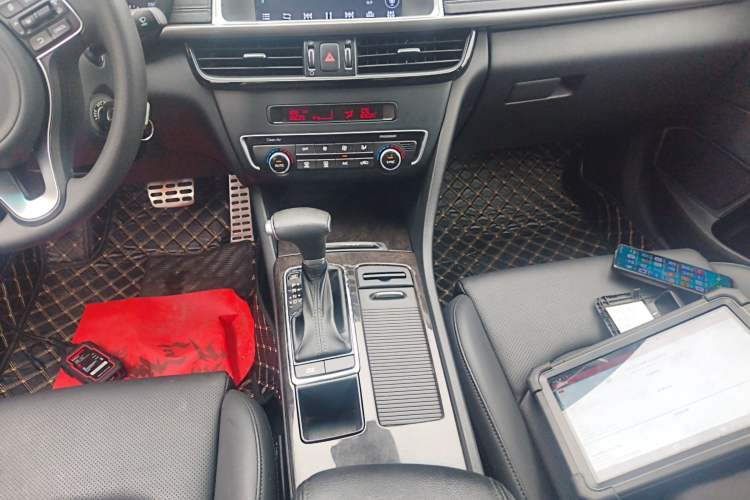 Used Kia K5 2016 2.0L Automatic GLS Gear Lever