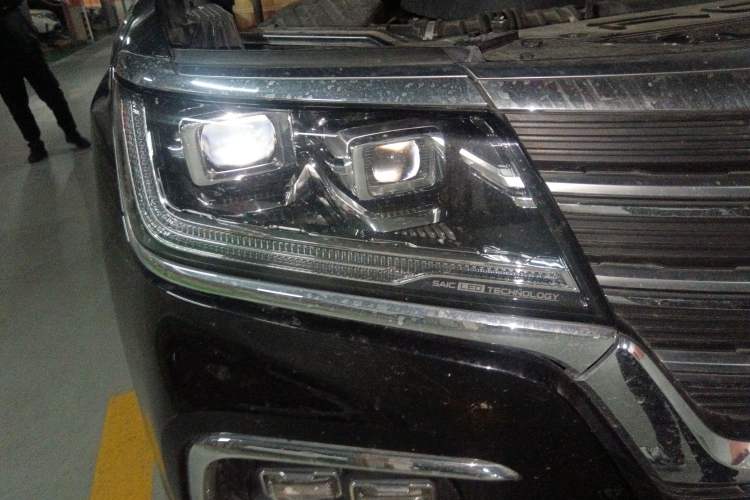 Used Roewe RX8 2018 30T Smart Connectivity All-Wheel Drive Supreme Edition
