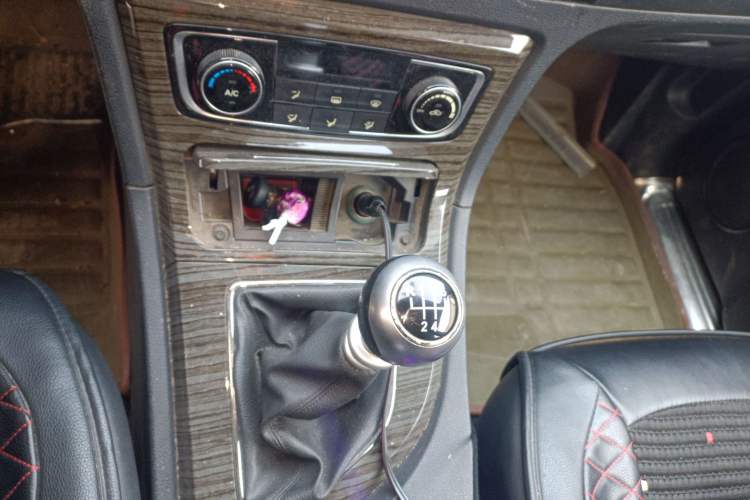 Used Zotye T600 2016 1.5T Manual Luxury Model Gear Lever