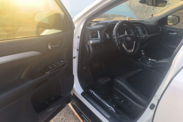 Used Toyota Highlander 2018 2.0T Four-Wheel Drive Luxury Version 7 Seats China VI Standard