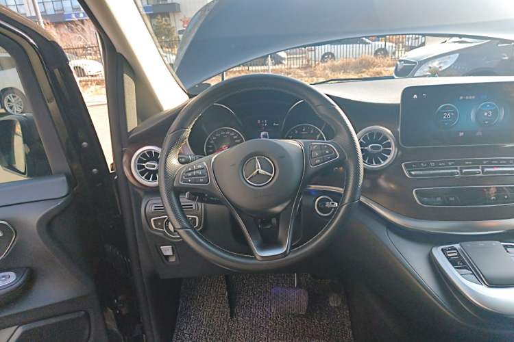 Used Mercedes-Benz V-Class 2021 V 260 Avantgarde Edition