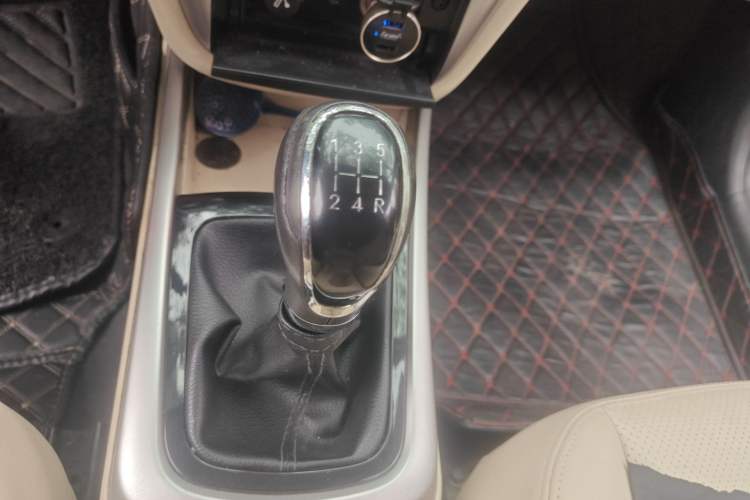 Used CHANGAN Eado 2015 1.6L Manual Luxury Model China IV Standard